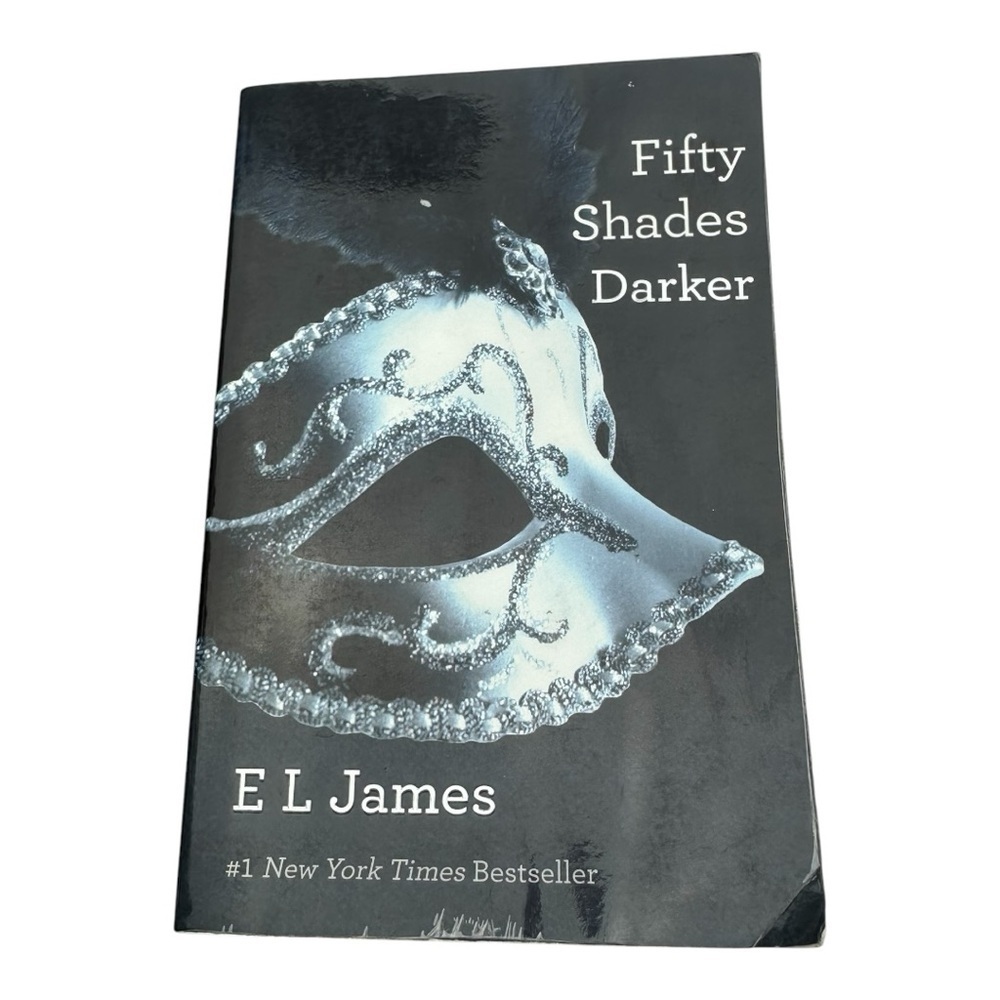 Fifty Shades Darker E L James Paperback